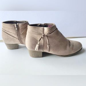 Tan Suede Booties Women's Size 6M side zip